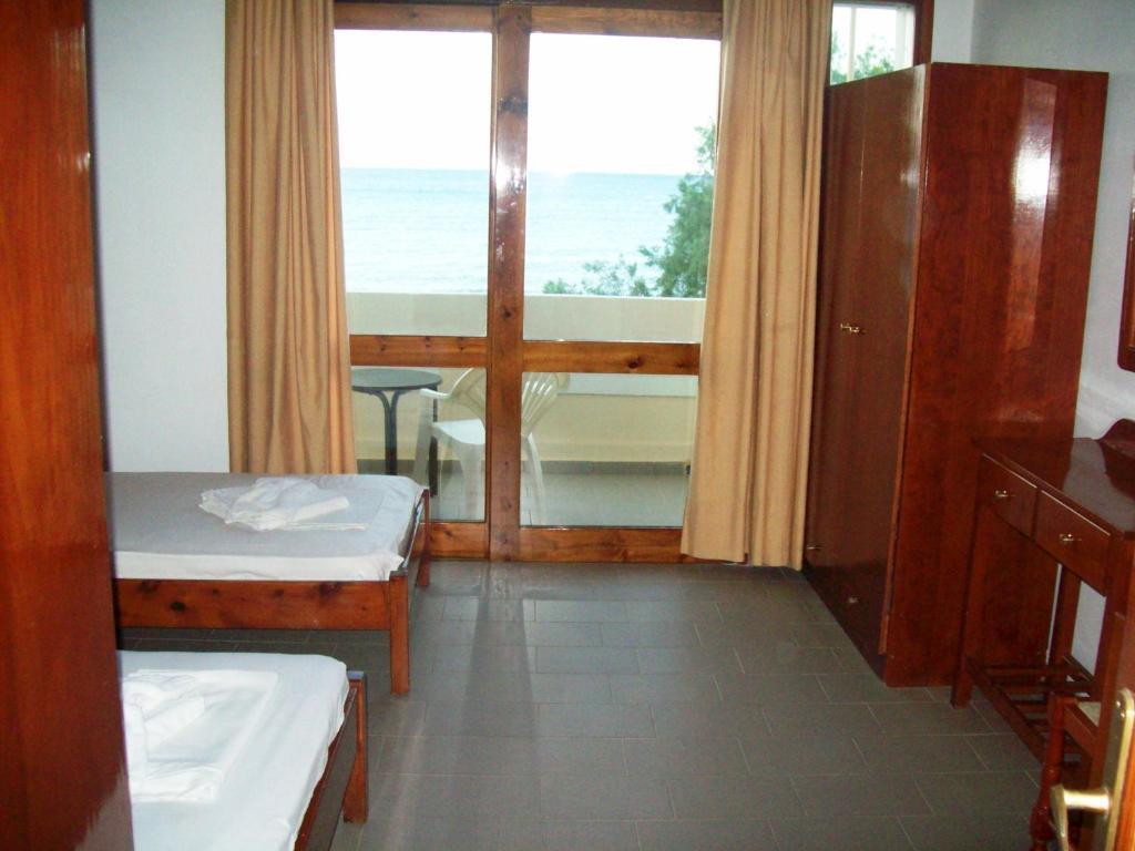 Kato Stalos Beach Dış mekan fotoğraf